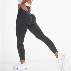 NVGTN size S black speckled contour